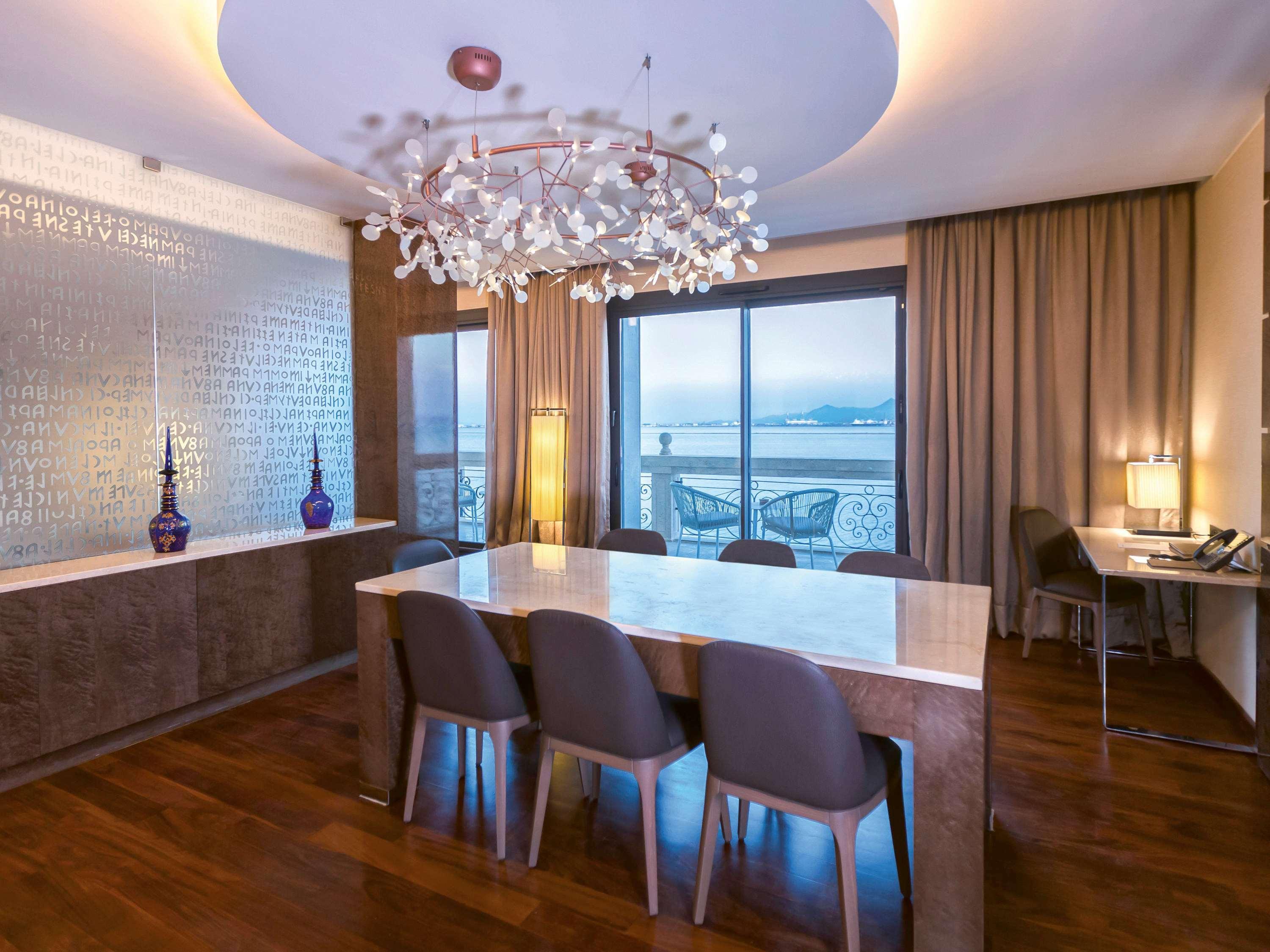 Moevenpick Hotel Du Lac Tunisi Esterno foto The interior of the Presidential Suite