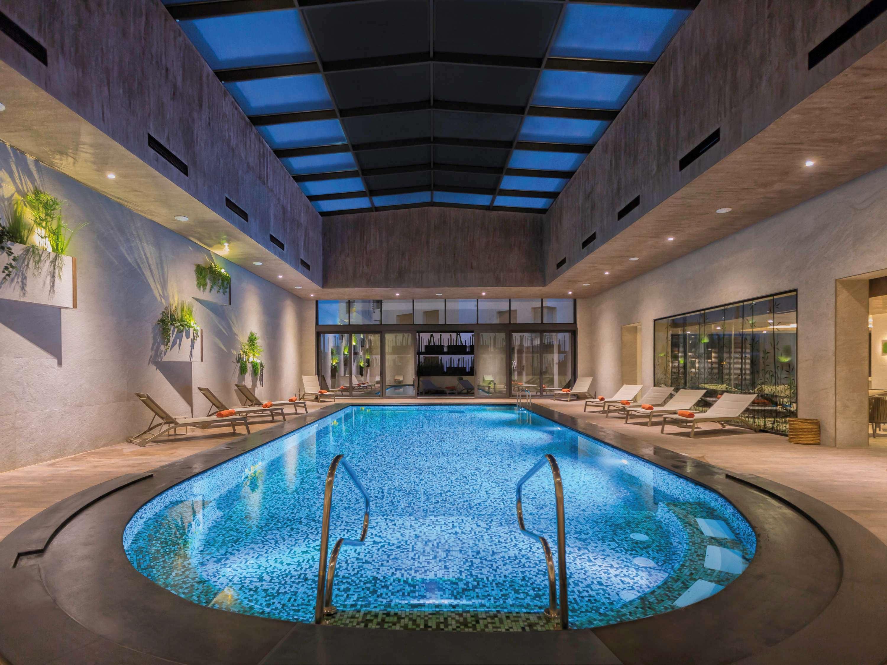 Moevenpick Hotel Du Lac Tunisi Esterno foto Indoor pool
