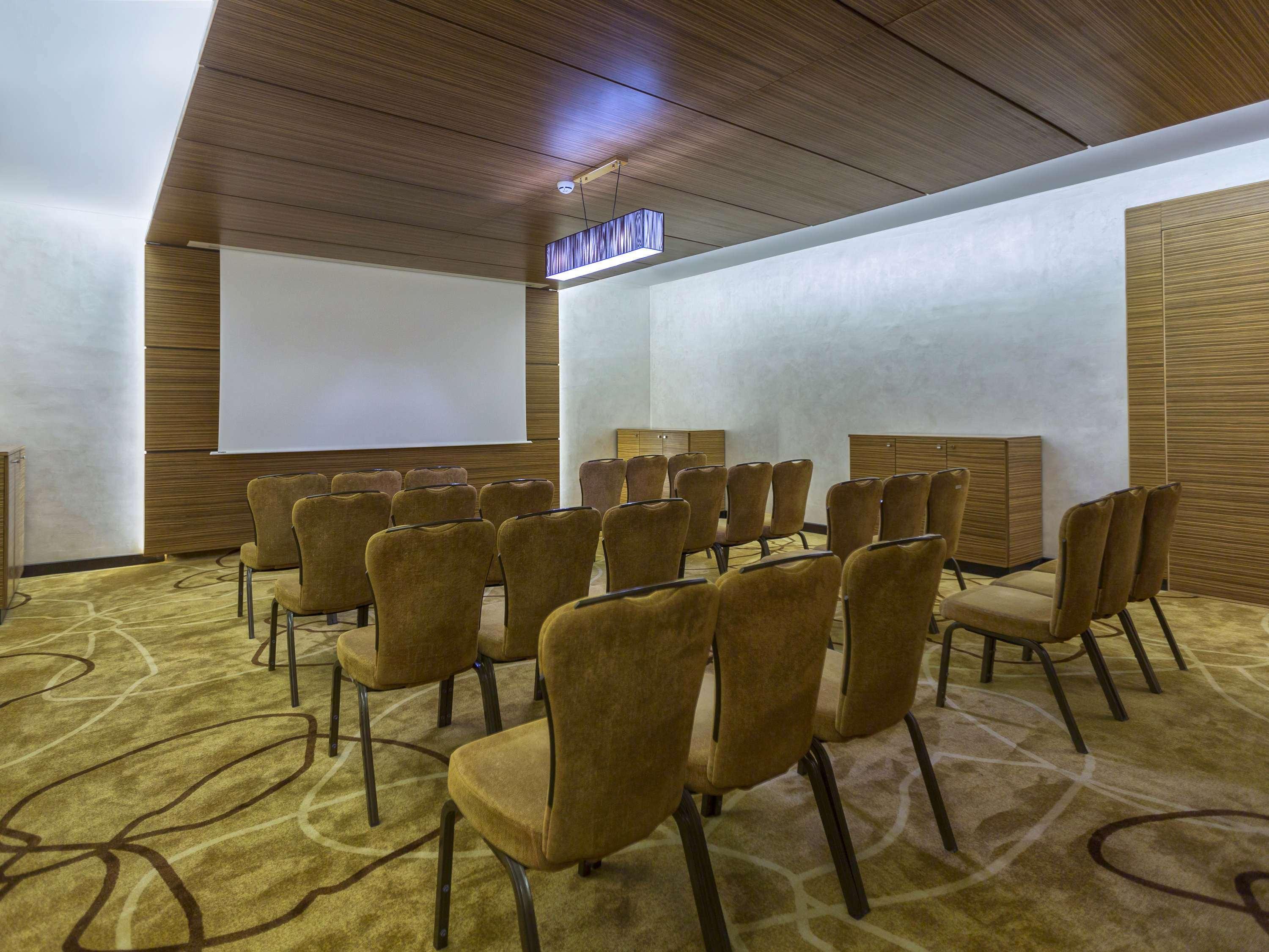 Moevenpick Hotel Du Lac Tunisi Esterno foto Meeting room